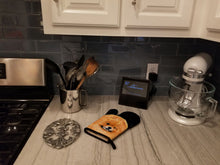 Load image into Gallery viewer, Starry Night Pomeranian Oven Mitt SS8481OVMT