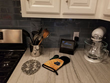 Load image into Gallery viewer, Starry Night Chow Chow Oven Mitt SS8489OVMT