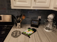 Load image into Gallery viewer, Starry Night Chihuahua Oven Mitt SS8516OVMT