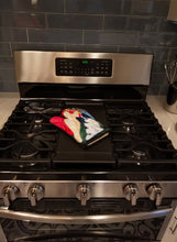 Load image into Gallery viewer, Lady with her Papillon Oven Mitt SS8523OVMT