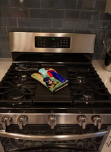 Load image into Gallery viewer, Tibetan Mastiff Oven Mitt SS8548OVMT