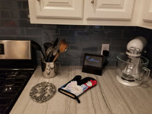 Load image into Gallery viewer, Samoyed Oven Mitt SS8572OVMT