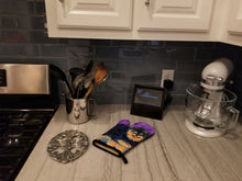 Load image into Gallery viewer, Pomeranian Oven Mitt SS8687OVMT
