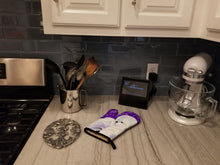 Load image into Gallery viewer, Bichon Frise Oven Mitt SS8692OVMT