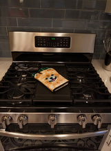 Load image into Gallery viewer, Pomeranian Oven Mitt SS8725OVMT