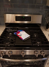 Load image into Gallery viewer, Samoyed Oven Mitt SS8752OVMT