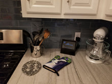 Load image into Gallery viewer, Papillon Oven Mitt SS8896OVMT