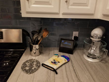 Load image into Gallery viewer, Pomeranian Oven Mitt SS8997OVMT