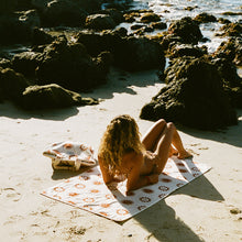 Load image into Gallery viewer, Sunburn Premium Woven Towel - Cream