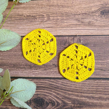 Load image into Gallery viewer, Sand Dollar Earrings