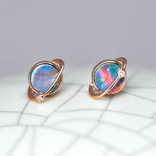Load image into Gallery viewer, Saturn Design Doublet Opal Stud Earrings 18K Rose Gold