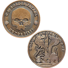 Load image into Gallery viewer, GL16-003 Border Patrol Agent Honor First Challenge Coin snake bird skull