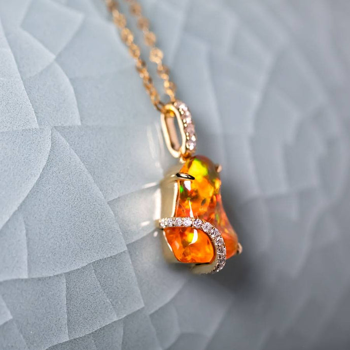 Stunning Mexican Fire Opal & Diamond Pendant Necklace 18K Yellow Gold