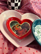 Load image into Gallery viewer, Medium Gilded Heart Dishes