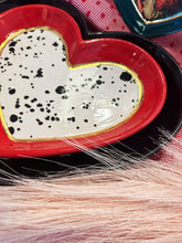 Load image into Gallery viewer, Medium Gilded Heart Dishes