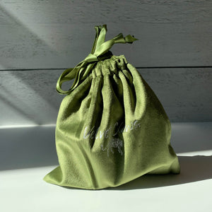 Velvet Claws Golden Horse Hair Claw | Claw Clip in Velvet Travel Bag