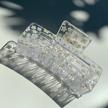 Load image into Gallery viewer, Velvet Claws Hair Clip | The Crystal in Daisy | Claw Clip in Velvet Travel Bag