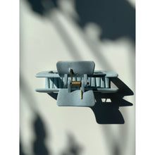 Load image into Gallery viewer, Velvet Claws Hair Clip | The Jada in Blue Speckle | Claw Clip in Velvet Travel Bag