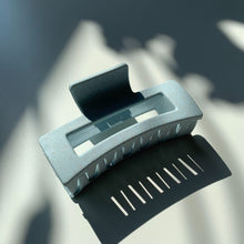 Load image into Gallery viewer, Velvet Claws Hair Clip | The Jada in Blue Speckle | Claw Clip in Velvet Travel Bag