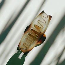 Load image into Gallery viewer, Velvet Claws Hollow Crescent in Marble Auburn Hair Claw | Claw Clip in Velvet Travel Bag