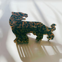 Load image into Gallery viewer, Velvet Claws Shaped Cheetah Hair Claw | Claw Clip in Velvet Travel Bag
