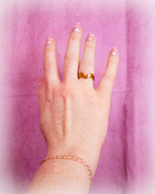 Load image into Gallery viewer, Wavy Stencil Titanium Ring