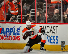 Load image into Gallery viewer, Wayne Simmonds Fist Pump Philadelphia Flyers Autographed 16" x 20" Hockey Photo
