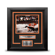 Load image into Gallery viewer, Wayne Simmonds Philadelphia Flyers 8" x 10" Framed Collage Hockey Photo with Engraved Autograph