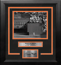 Load image into Gallery viewer, Willie Mays The Catch New York Giants 8" x 10" Framed Baseball Photo with Engraved Autograph