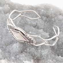 Load image into Gallery viewer, Anemone Black Pearl Cuff Bracelet