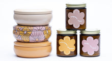 Load image into Gallery viewer, coconut vanilla • daisy collection • 9 oz soy candle