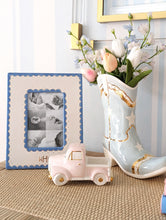 Load image into Gallery viewer, Scallop Monogrammed Photo Frame