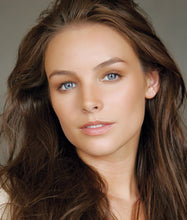 Load image into Gallery viewer, Glamour Crème™ Ultra HD Professional Foundation