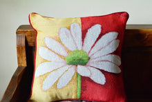 Load image into Gallery viewer, Tache Floral Loves Me Not Daisy Tapestry Throw Pillow Cover (9046)