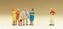 Load image into Gallery viewer, Preiser 10278 HO Scale Pedestrians -- Family Picture pkg(6)