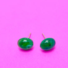 Load image into Gallery viewer, Emerald Green Marbled Oval Stud Lucite Earrings