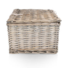 Load image into Gallery viewer, Classic Picnic Basket for 2