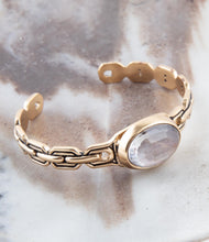 Load image into Gallery viewer, Etto Black Mother of Pearl Golden Cuff Bracelet