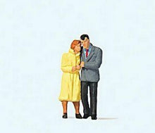 Load image into Gallery viewer, Preiser 28193 HO Scale Couple -- pkg(2)
