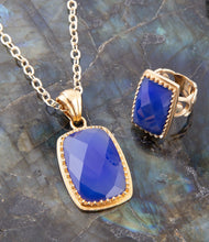 Load image into Gallery viewer, Filigreed Blue Agate Golden Statement Ring