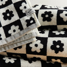 Load image into Gallery viewer, Gigi Bath Towel - Black