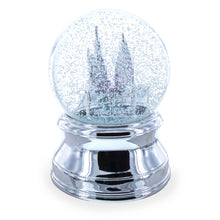 Load image into Gallery viewer, New York City Skyline with Silver Base Water Snow Globe
