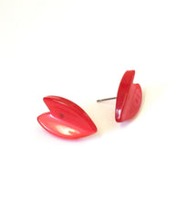 Load image into Gallery viewer, Red Moonglow Ivy Leaf Stud Earrings