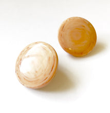 Load image into Gallery viewer, Beige Marbled Mod Disc Lucite Stud Earrings