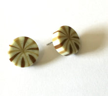 Load image into Gallery viewer, Beige &amp; Brown Candy Striped Chunk Disc Stud Earrings