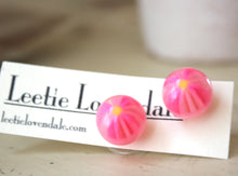 Load image into Gallery viewer, Pink Encase Daisy Flower Ball Stud Earrings