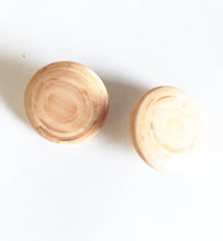 Load image into Gallery viewer, Beige Marbled Mod Disc Lucite Stud Earrings