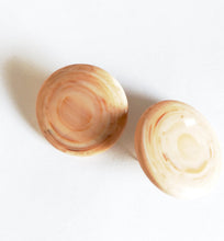 Load image into Gallery viewer, Beige Marbled Mod Disc Lucite Stud Earrings