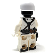 Load image into Gallery viewer, German WW2 Winter Soldier w/ MP40 Military Minifig
