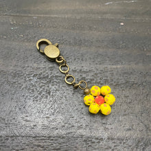 Load image into Gallery viewer, Ceramic Daisy Keychain